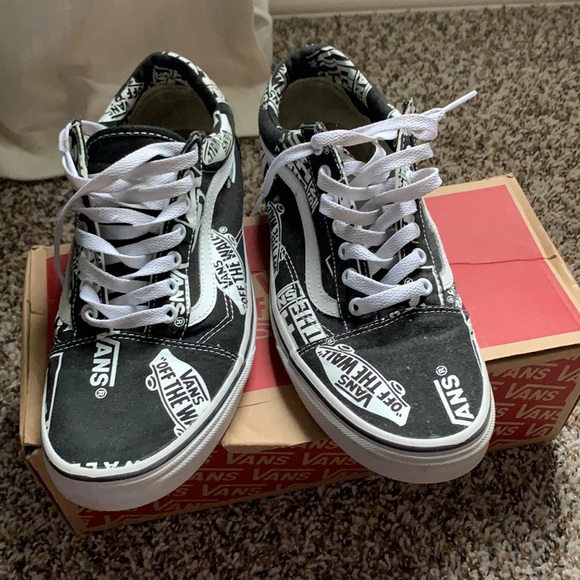 Black and white graphic vans - Picture 4 of 5